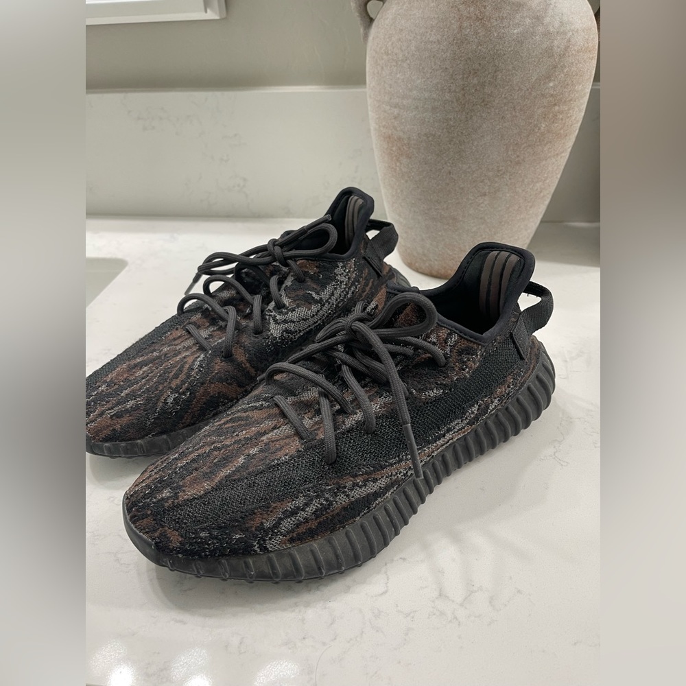 Yeezy 350 v2 ROCK - Picture 6 of 6